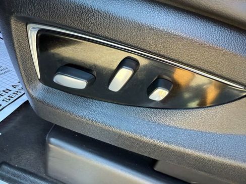 Used 2019 Cadillac Escalade ESV Luxury image 11