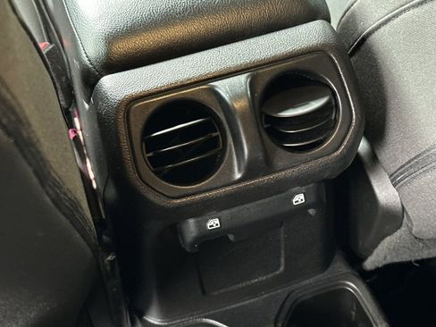 Used 2019 Jeep Wrangler Unlimited Sport S image 14