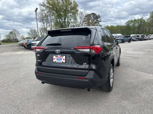 Used 2022 Toyota RAV4 LE image 18
