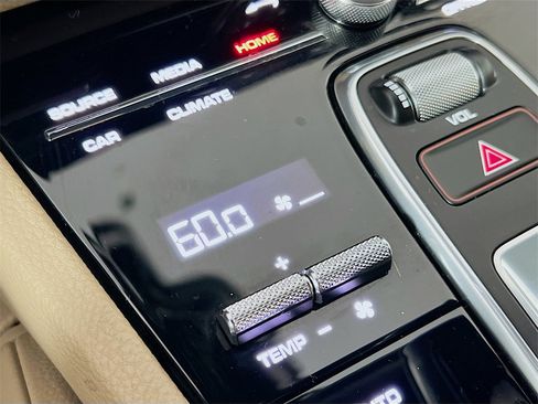 Certified 2023 Porsche Cayenne Coupe image 18