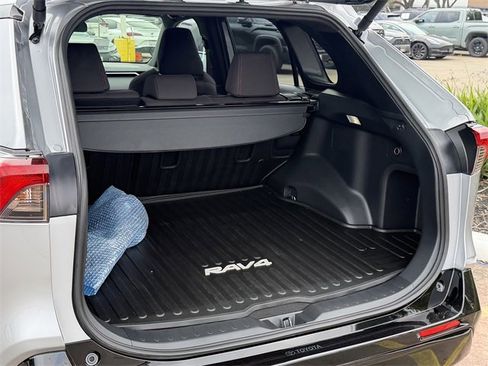 Used 2025 Toyota RAV4 SE image 24