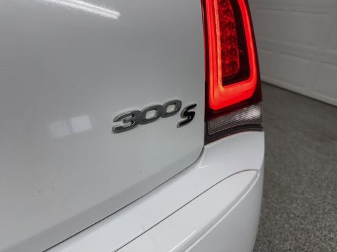 Used 2018 Chrysler 300 S w/ 300S Premium Group image 7