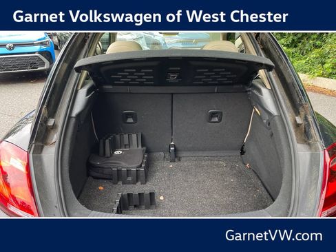 Used 2018 Volkswagen Beetle 2.0T SE FWD image 8
