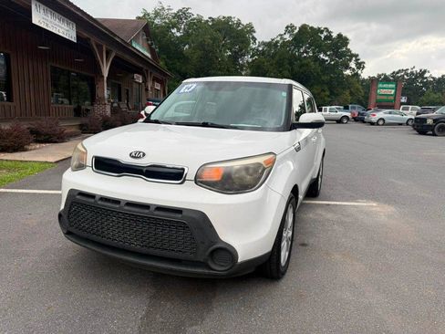Used 2014 Kia Soul + FWD image 2