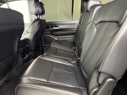 Used 2023 Jeep Wagoneer 4WD image 28