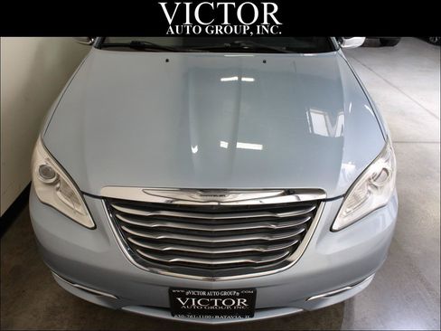 Used 2013 Chrysler 200 Limited FWD image 3