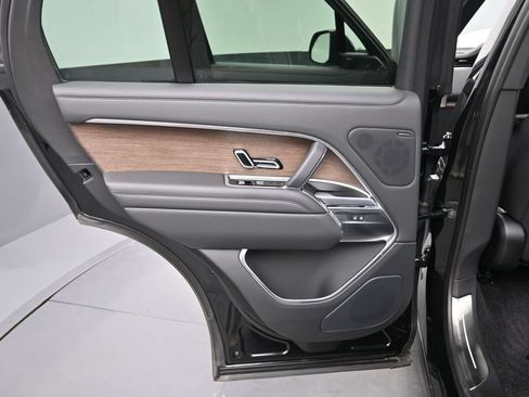 Used 2025 Land Rover Range Rover SE AWD/4WD image 18