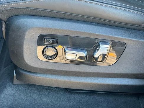 Used 2025 BMW X5 M60i w/ Executive Package image 30