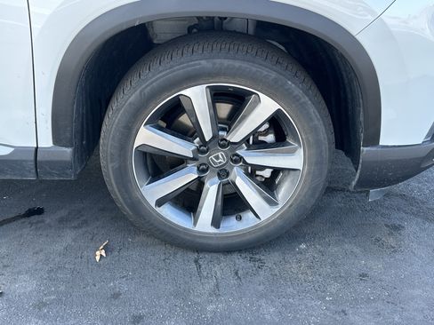 Used 2024 Honda Pilot Touring image 13