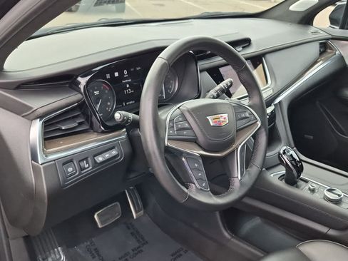 Used 2023 Cadillac XT5 Sportv w/ Platinum Package AWD/4WD image 2