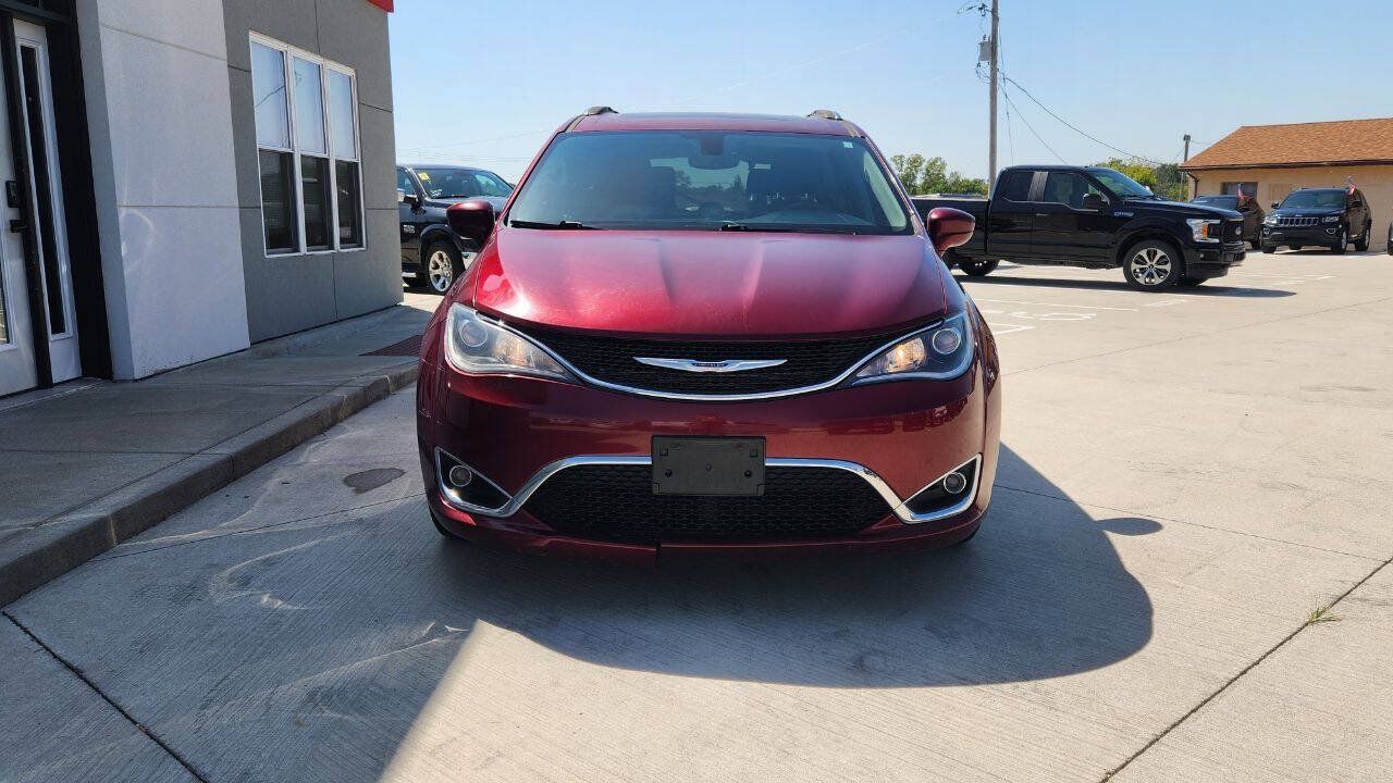 Used 2020 Chrysler Pacifica Touring-L Plus w/ Tire & Wheel Group FWD image 9