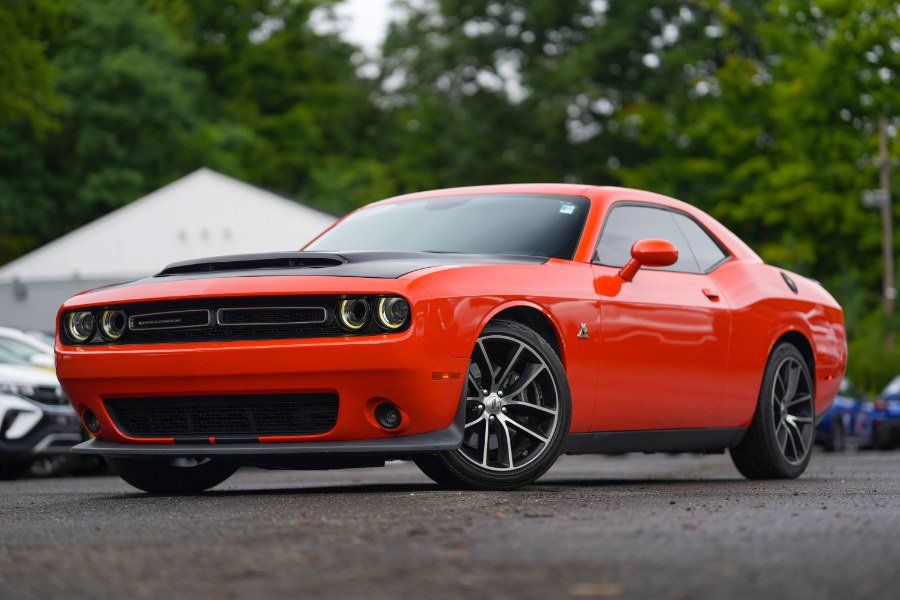 Used 2017 Dodge Challenger R/T Scat Pack RWD image 2