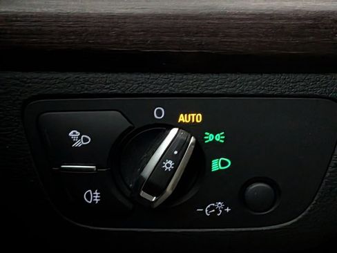 Used 2024 Audi Q5 e Premium w/ Convenience Package image 14