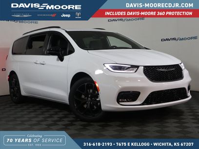 New 2026 Chrysler Pacifica Select