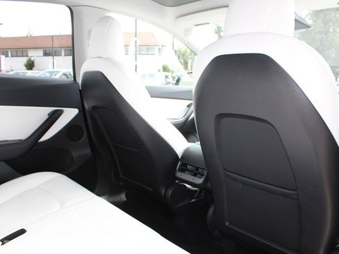 Used 2021 Tesla Model Y Long Range AWD/4WD image 14