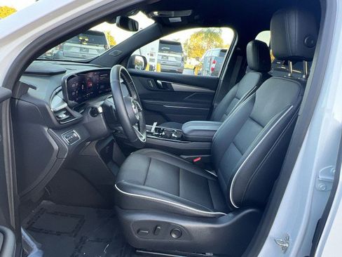 Used 2025 Buick Enclave Preferred image 18