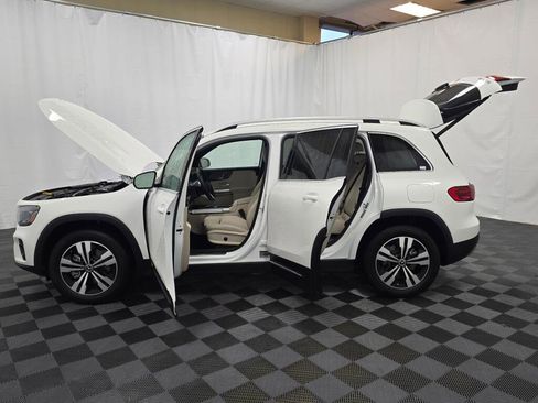 Used 2025 Mercedes-Benz GLB 250 4MATIC image 12