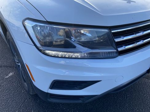 Used 2021 Volkswagen Tiguan SE image 2