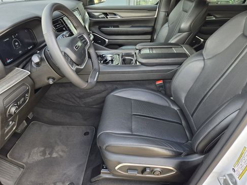 Used 2024 Jeep Wagoneer L Series II image 13