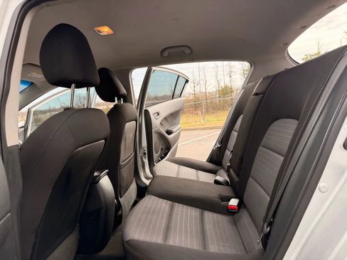 Used 2016 Kia Forte LX image 15