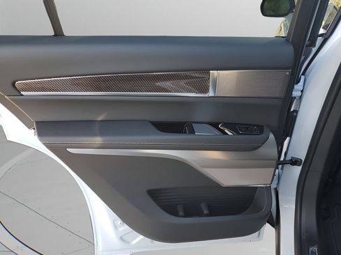 New 2026 Cadillac Vistiq Sport w/ LPO, Floor Liner Package image 17