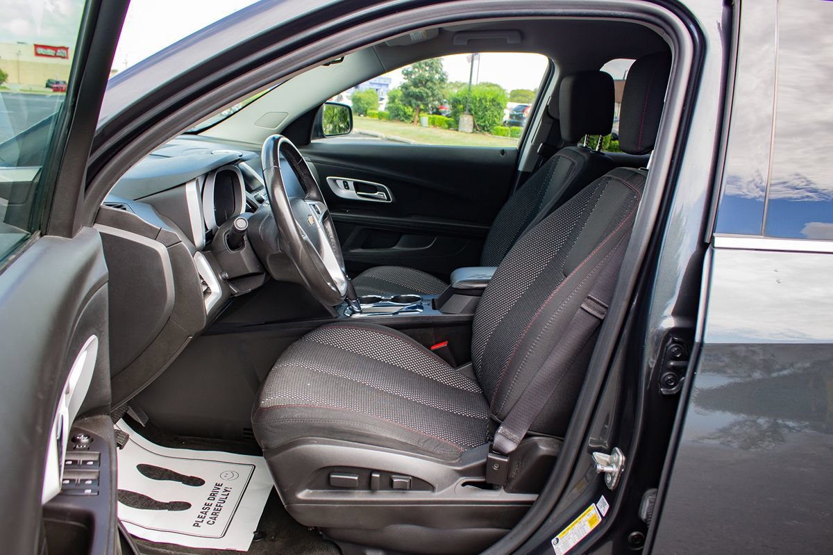 Used 2017 Chevrolet Equinox LT w/ Convenience Package FWD image 12