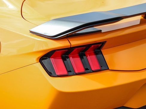 Used 2026 Ford Mustang Dark Horse RWD image 7
