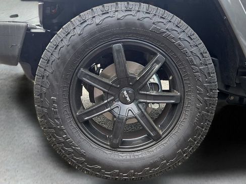 Used 2016 Jeep Wrangler Unlimited Sahara w/ Dual Top Group AWD/4WD image 8