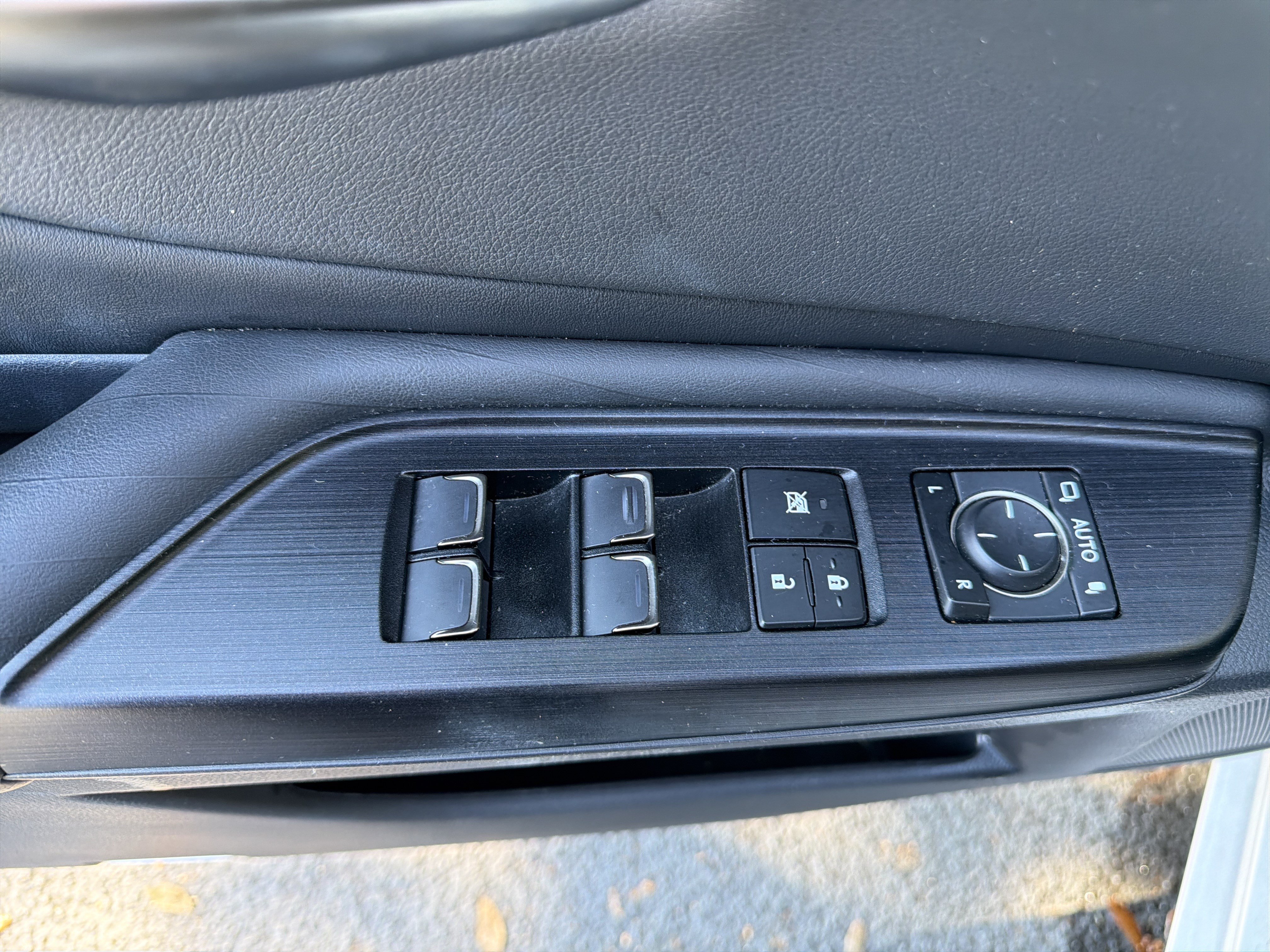 Used 2021 Lexus ES 300h w/ Accessory Package FWD image 14
