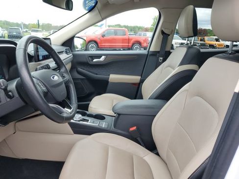 Used 2020 Ford Escape Titanium w/ Titanium Premium Package 2.0 AWD/4WD image 10