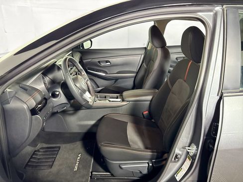 Used 2022 Nissan Sentra SR w/ Electronics Package FWD image 11