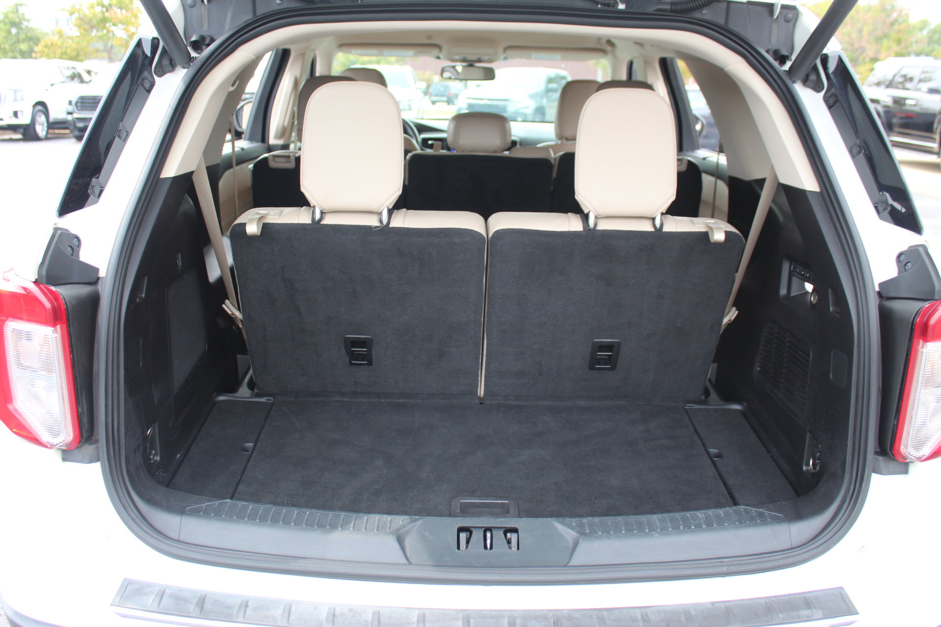 Used 2020 Ford Explorer Limited RWD image 30