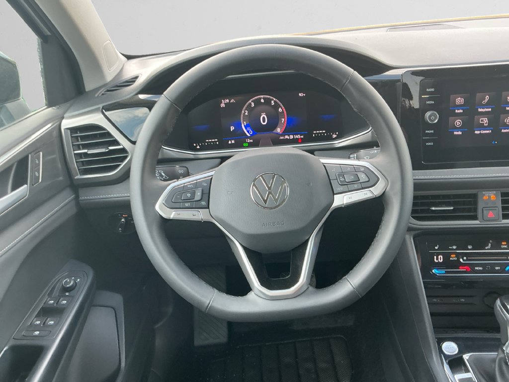 Used 2025 Volkswagen Taos SE AWD/4WD image 12