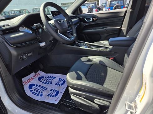 New 2026 Jeep Compass Latitude image 4