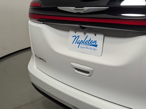 New 2026 Chrysler Pacifica Select FWD image 9