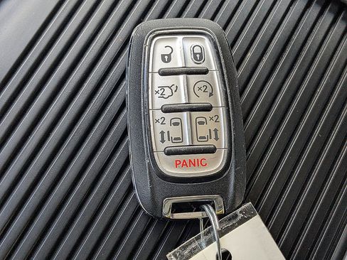 Used 2024 Chrysler Pacifica Touring-L FWD image 44