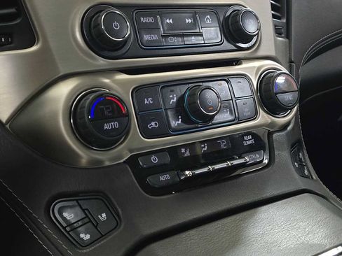 Used 2020 GMC Yukon Denali w/ Denali Premium Package image 30