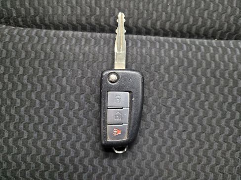 Used 2021 Nissan Rogue Sport S image 32