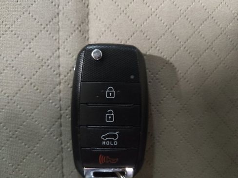 Used 2020 Kia Sorento LX FWD image 32