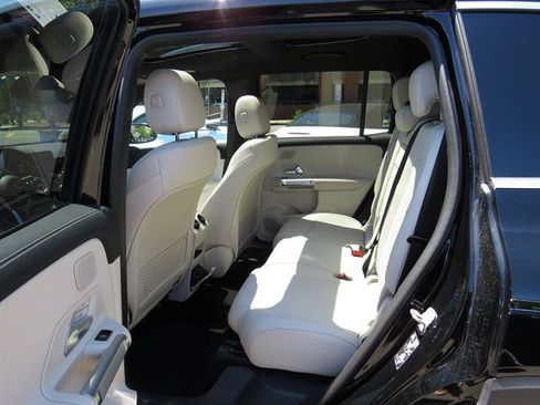 Used 2026 Mercedes-Benz GLB 250 4MATIC image 17
