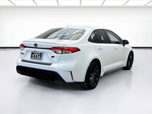 Used 2023 Toyota Corolla SE w/ SE Premium Package FWD image 4