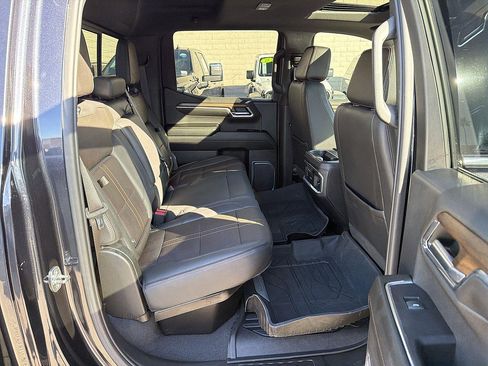 Used 2023 Chevrolet Silverado 1500 High Country w/ Technology Package AWD/4WD image 27