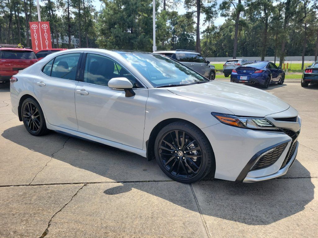 Used 2023 Toyota Camry XSE FWD image 9
