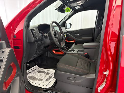 Used 2024 Nissan Frontier PRO-4X w/ Technology Package AWD/4WD image 7