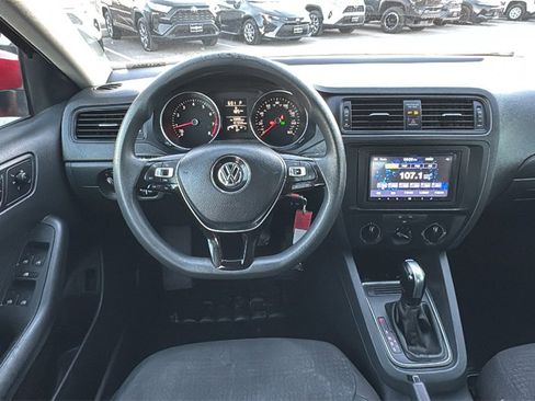 Used 2015 Volkswagen Jetta S image 25