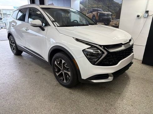 Certified 2025 Kia Sportage EX AWD/4WD image 1