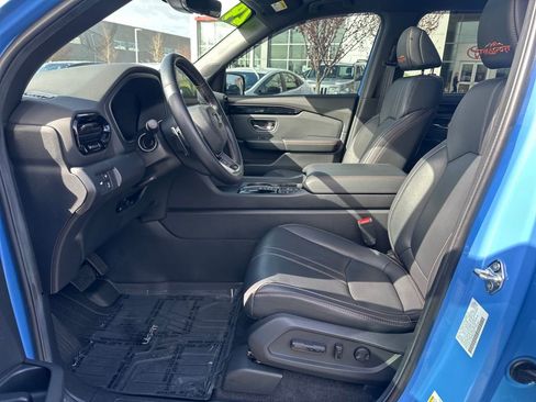 Used 2024 Honda Pilot TrailSport image 12