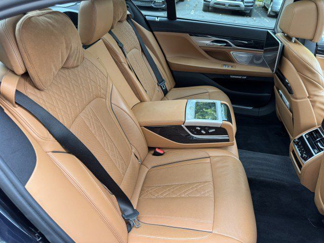 Used 2017 BMW 740i RWD image 36