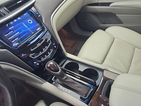 Used 2013 Cadillac XTS Platinum image 22