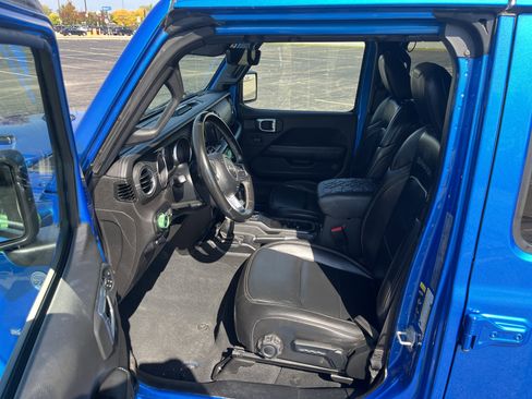Used 2022 Jeep Wrangler Unlimited Sahara w/ Cold Weather Group image 9